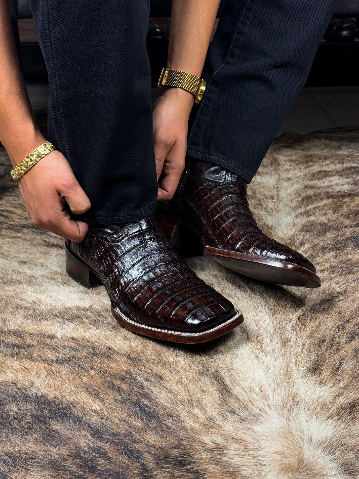 Cowboy Brown Crocodile Tail Bulldog