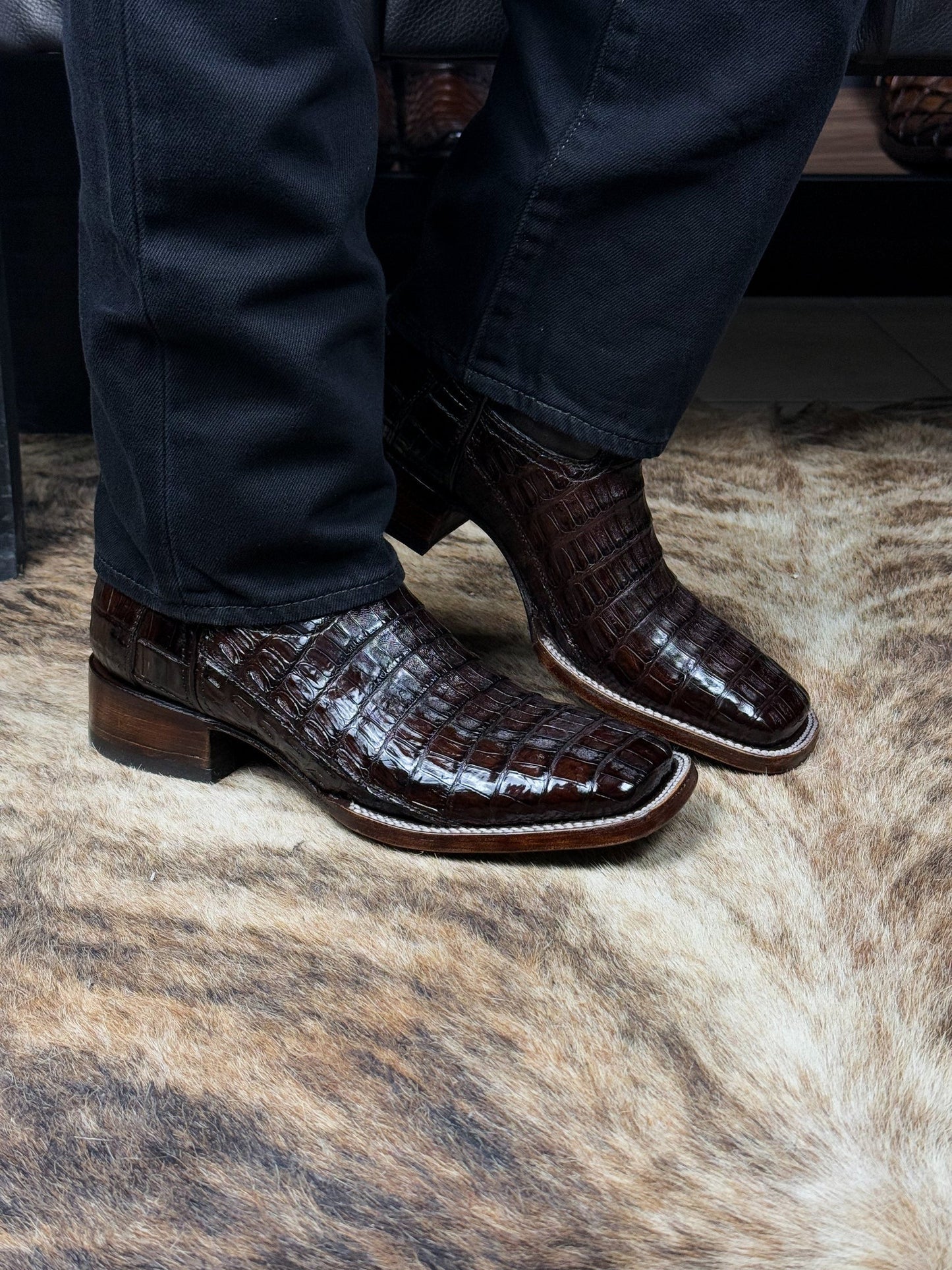 Cowboy Brown Crocodile Tail Bulldog