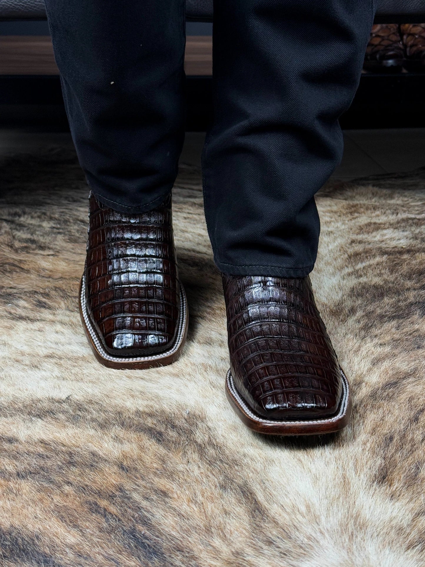 Cowboy Brown Crocodile Tail Bulldog